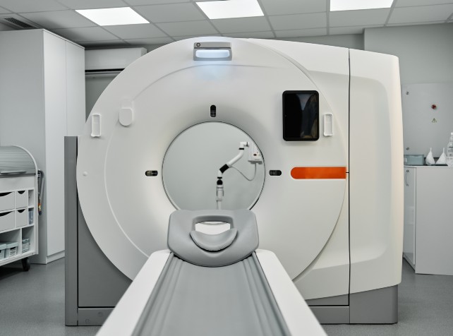 Man dies after neck chain pulls him into MRI machi
